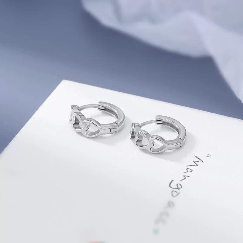 Instagram-style Minimalist And Cool-toned Trendy Heart-shaped Hoop Earrings